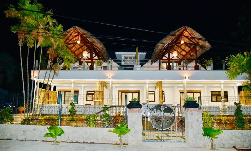 SEA SPLASH SELF CATERING And La Petite Maison Grand Anse  Exterior foto