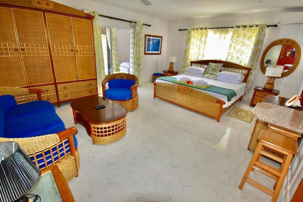 SEA SPLASH SELF CATERING And La Petite Maison Grand Anse  Exterior foto