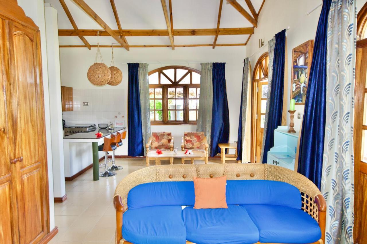 SEA SPLASH SELF CATERING And La Petite Maison Grand Anse  Exterior foto