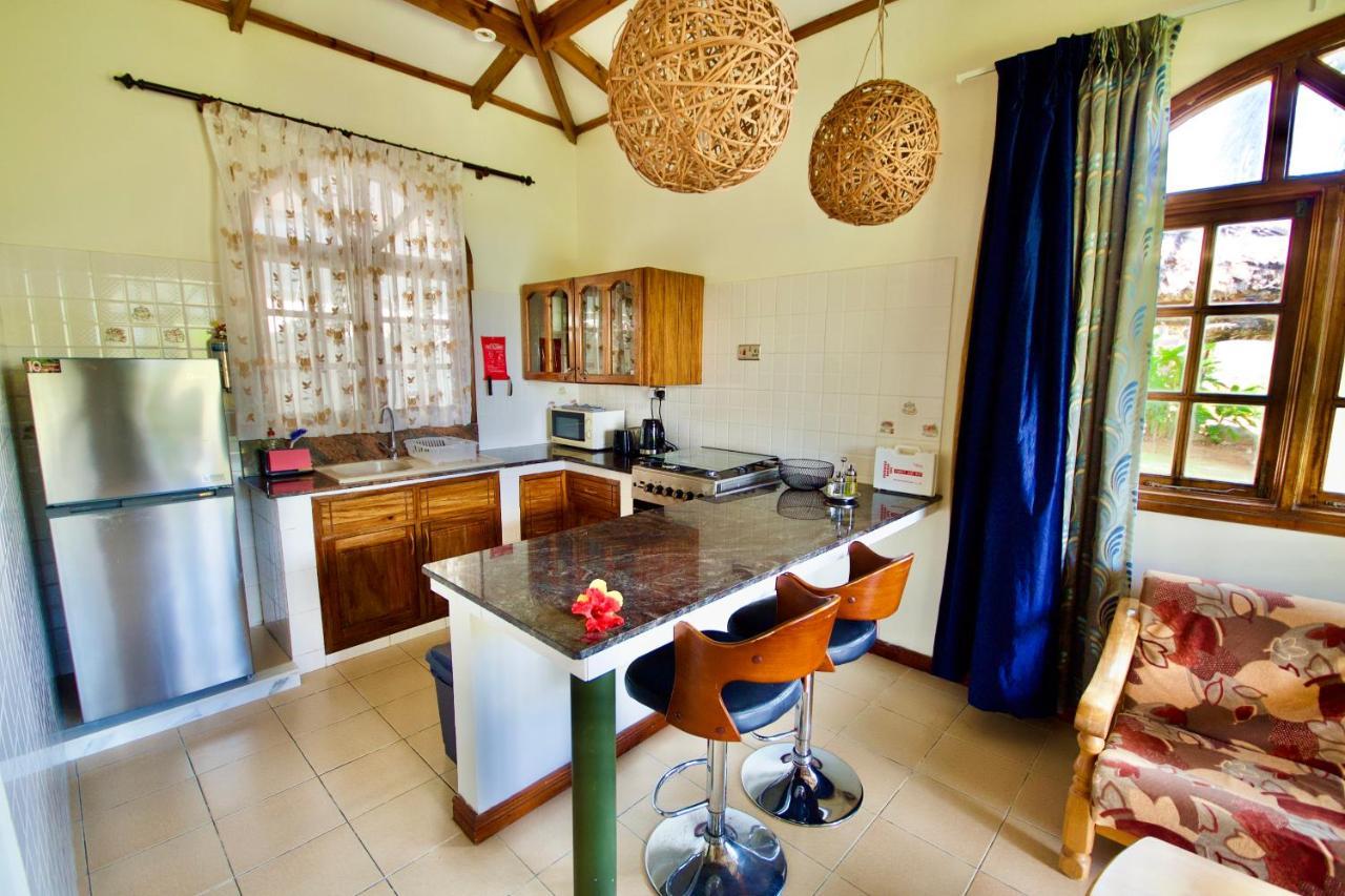 SEA SPLASH SELF CATERING And La Petite Maison Grand Anse  Exterior foto