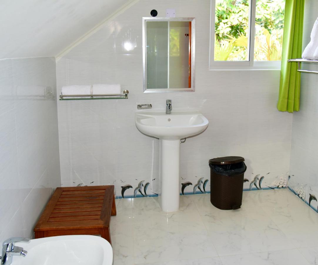 SEA SPLASH SELF CATERING And La Petite Maison Grand Anse  Exterior foto