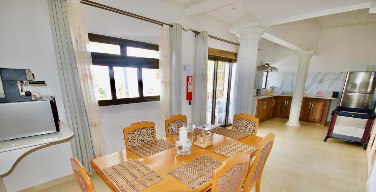 SEA SPLASH SELF CATERING And La Petite Maison Grand Anse  Exterior foto
