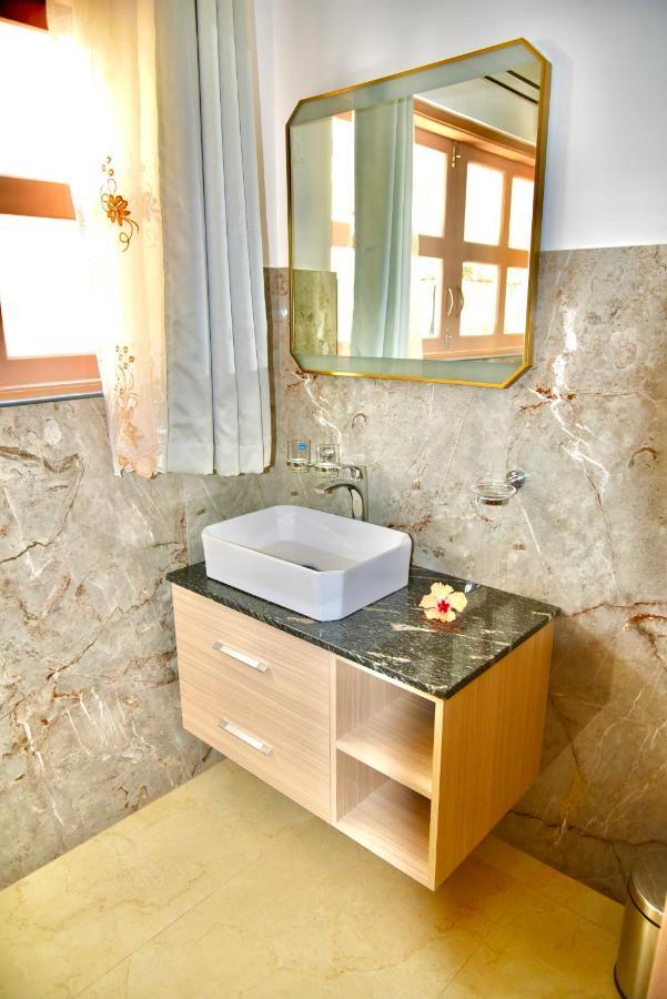 SEA SPLASH SELF CATERING And La Petite Maison Grand Anse  Exterior foto