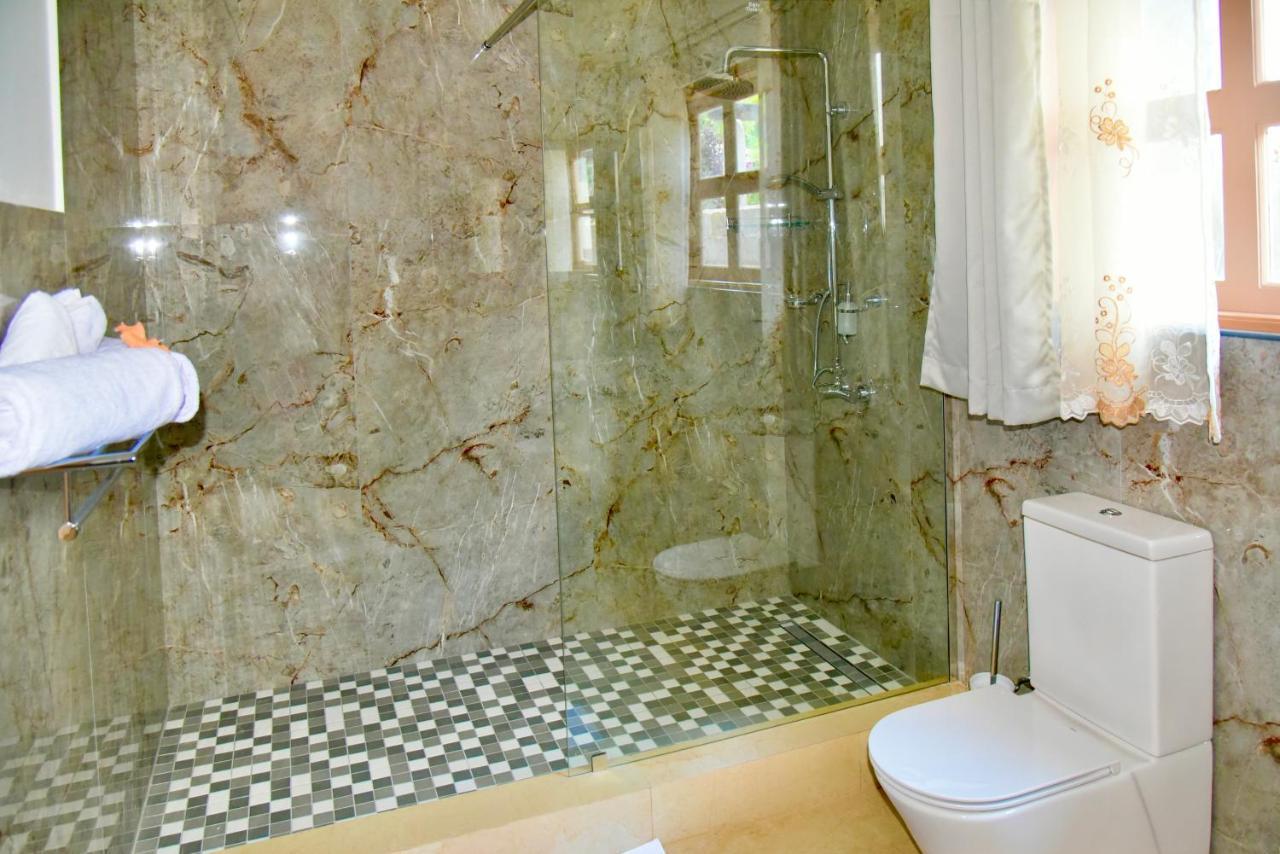 SEA SPLASH SELF CATERING And La Petite Maison Grand Anse  Exterior foto